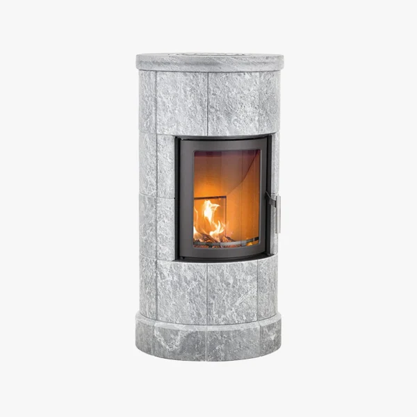 Heta Scan-Line 10 är en cylindrisk grå stenspis med en glasdörr som visar en brinnande eld mot en vit bakgrund.