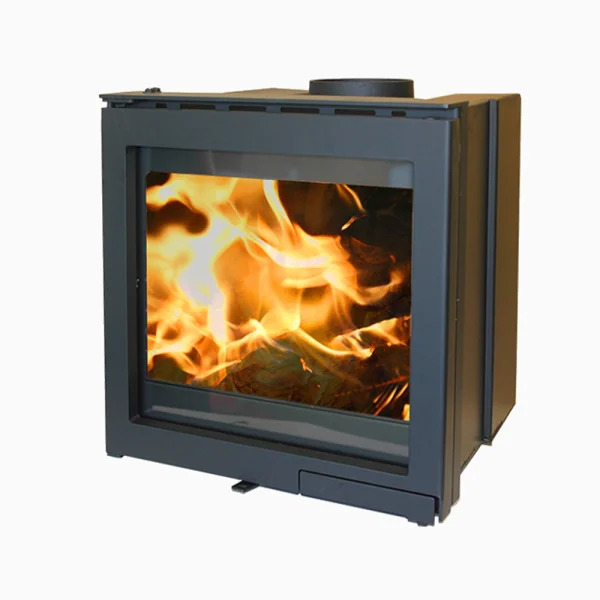 Sveaflame Exclusive Mini är en modern svart braskamin med en stor glasfront som visar ljusorangea lågor mot en vit bakgrund.