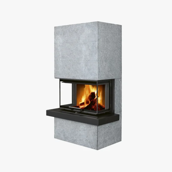Romotop Cara Sten är en modern, rektangulär öppen spis med glasfront och slät grå sten på utsidan, med rena minimalistiska linjer och en ljus eld inuti.