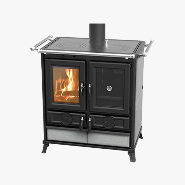 Thermorossi Violetta Täljsten är en svart vedspis med dubbla glasdörrar - den ena visar elden, den andra är ett ugnsutrymme - samt metallhandtag, kontrollknappar och ett spisrör på toppen.