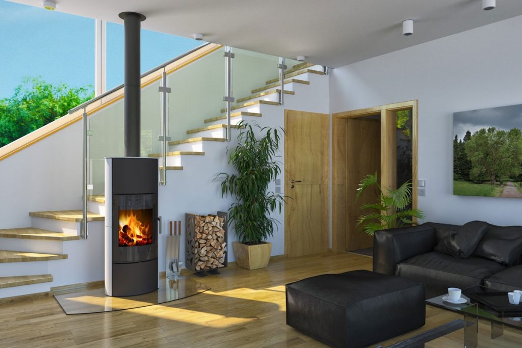 En fristående kamin från romotop av modellen Laredo med täljstensbeklädnad i ett sommarhus.