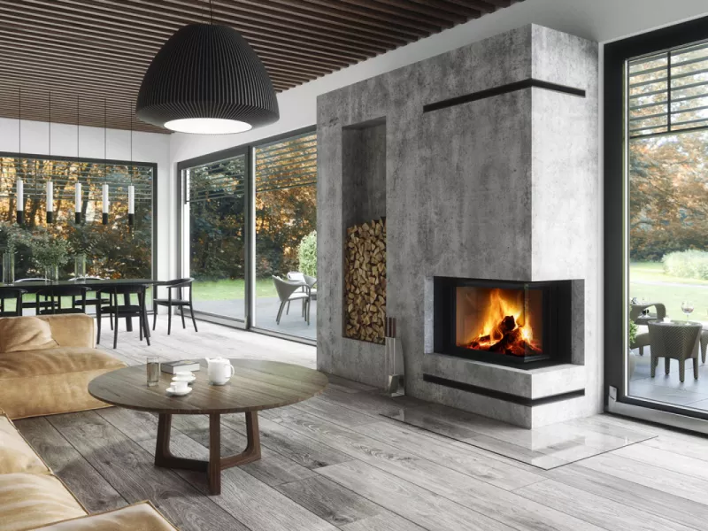 Stor platsbyggd kamin i sten från romotop i ett vardagsrum.