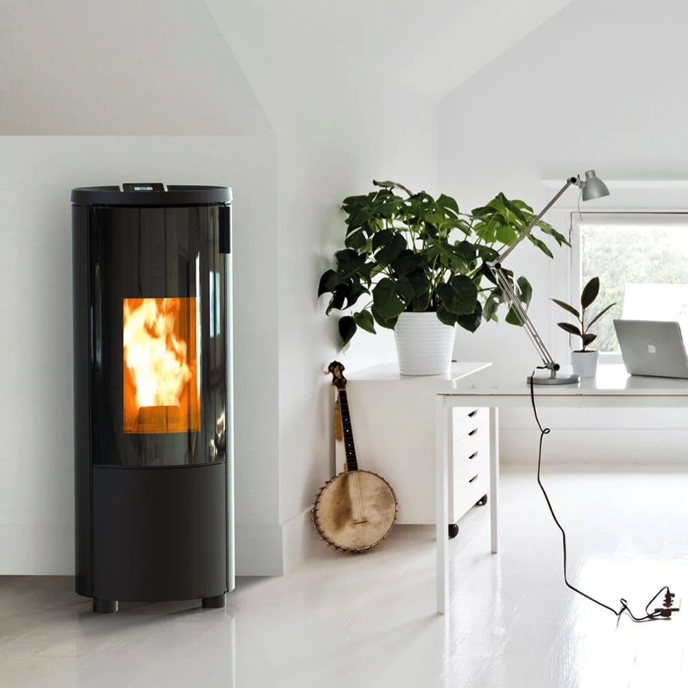 Thermorossi: En komplett guide till italiensk design, modeller & funktion 3 Pelletskamin i en lugn husmiljö från varumärket Thermorossi