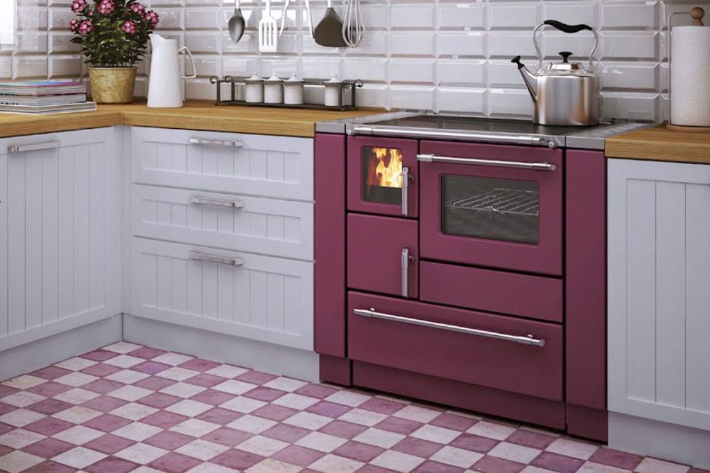 Vedspisen Wamsler K128F i en köksmiljö