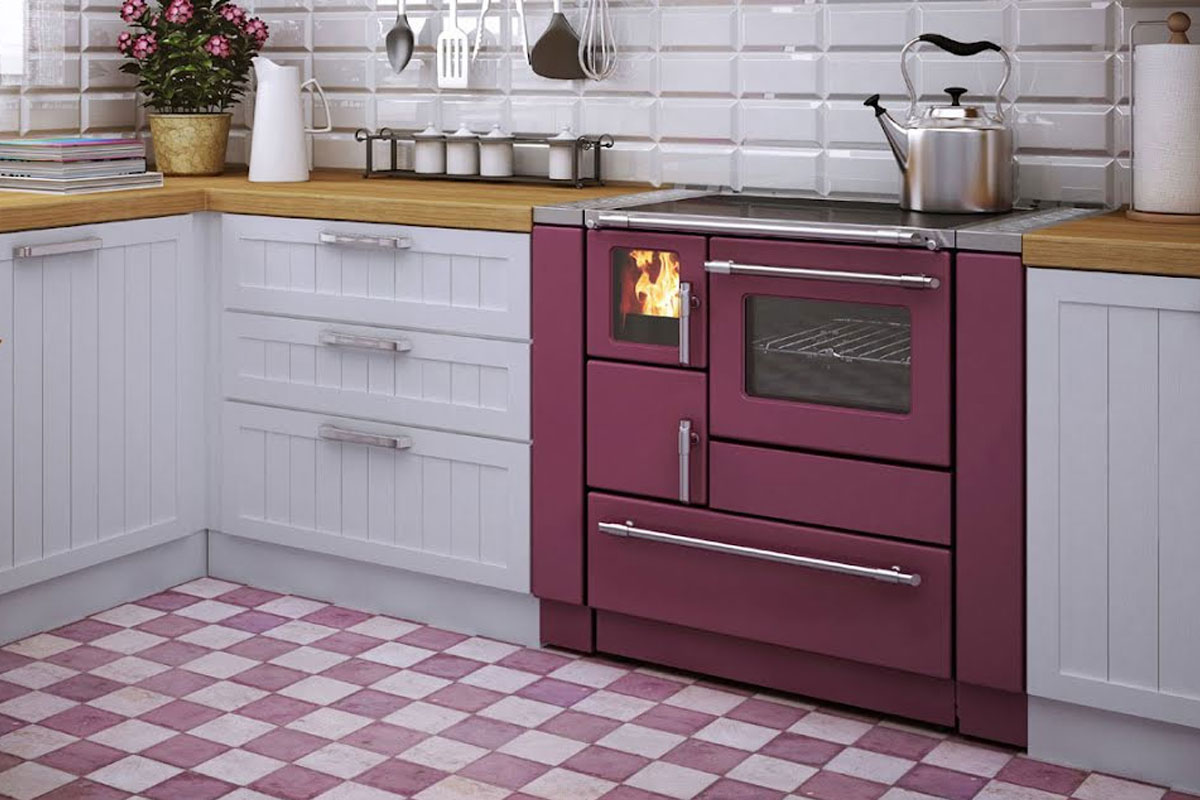 Vedspisen Wamsler K128F i en köksmiljö